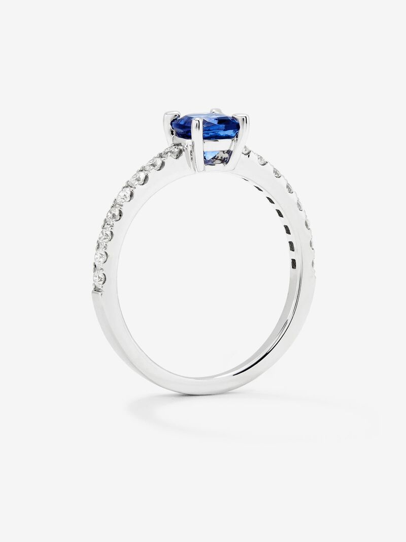 18K white gold solitaire ring with cushion-cut tanzanite of 0.72 cts and 16 brilliant-cut diamonds with a total of 0.26 cts image number 2