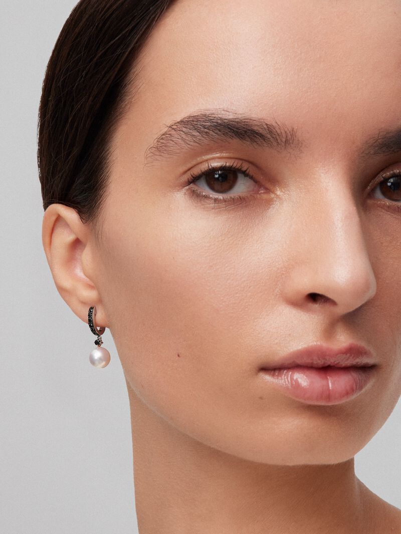 925 Silver hoop earring combined with 8.5 mm Akoya pearl and spinel. image number 3