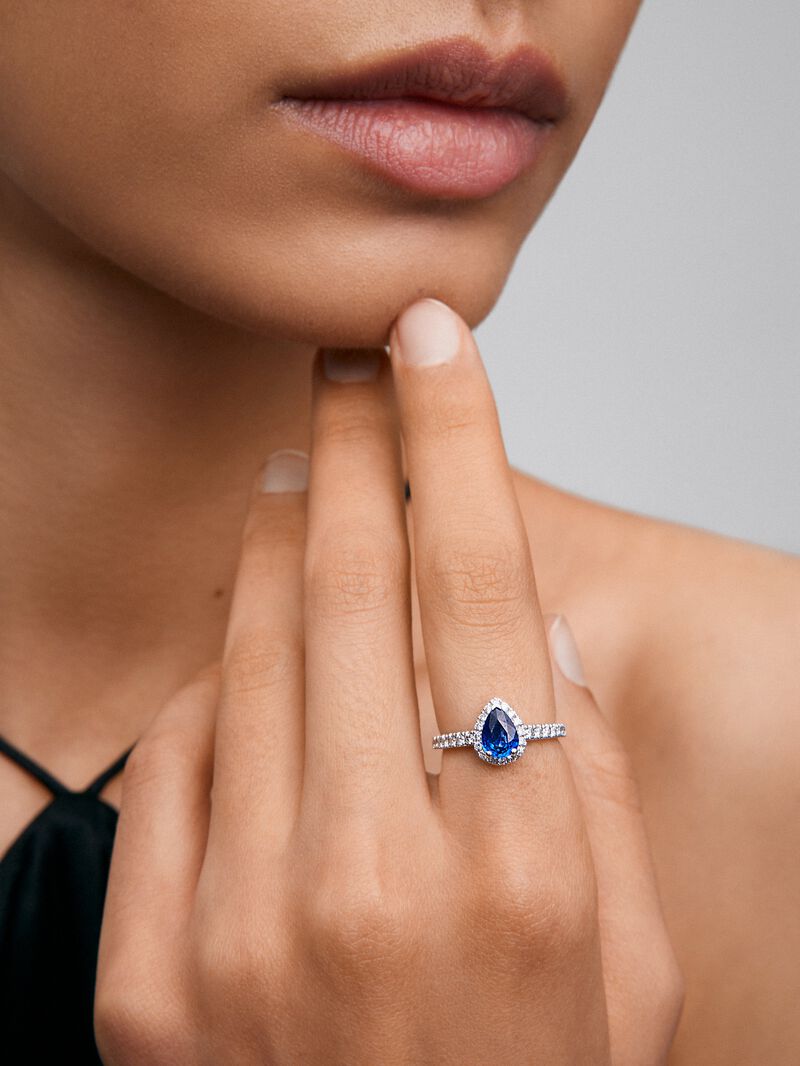 18K White Gold Ring with Blue Sapor image number 3