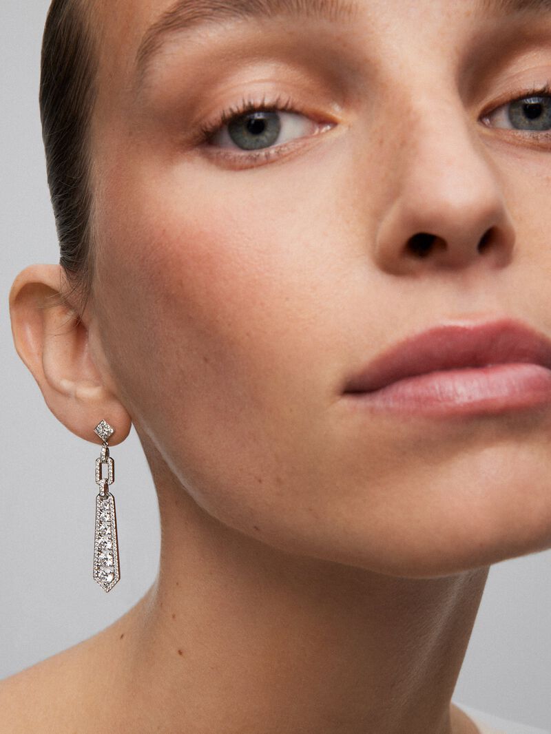 18K white gold hoop earrings with 3.12 ct princess and brilliant cut diamonds image number 3