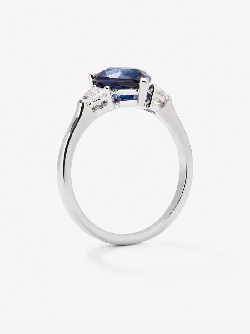 18K white gold ring with pear-cut royal blue sapphire of 2.54 cts and 2 heart-cut diamonds with a total of 0.38 cts image number 4