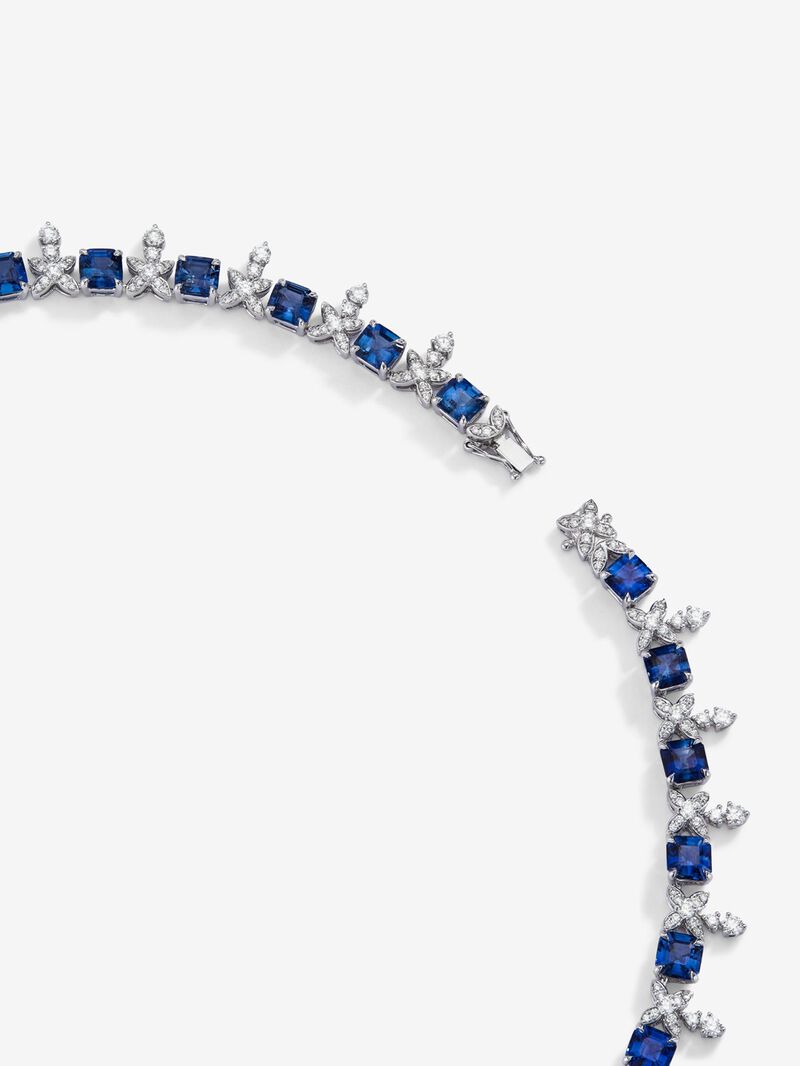 18K white gold necklace with 34 octagonal-cut blue sapphires with a total of 40.98 cts and 460 brilliant-cut diamonds with a total of 9.48 cts image number 4
