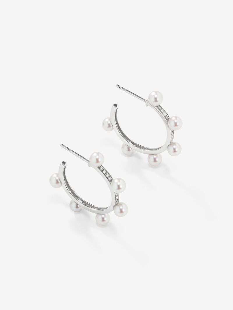 18k white gold hoop earrings with 4mm Akoya pearls image number 2