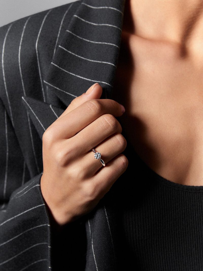 18K White Gold Commitment Ring with 0.7 carat central diamond image number 3