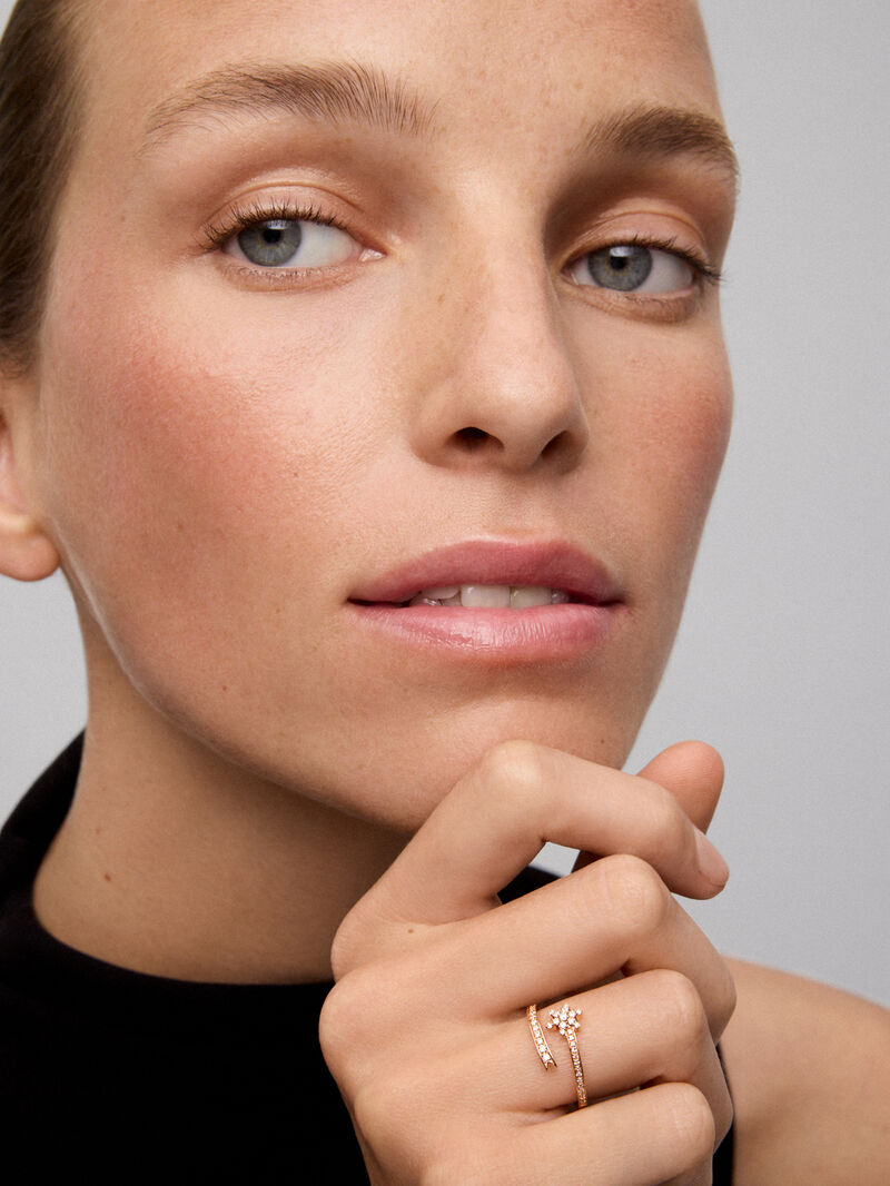 Open cross star ring in 18K rose gold with diamonds image number 3