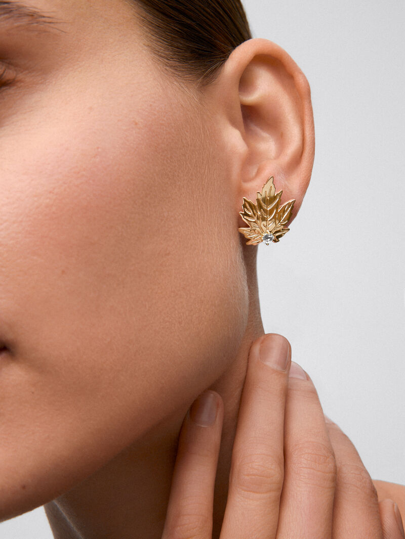 18K Yellow Gold Maple Leaf Earrings with Central Diamonds image number 3