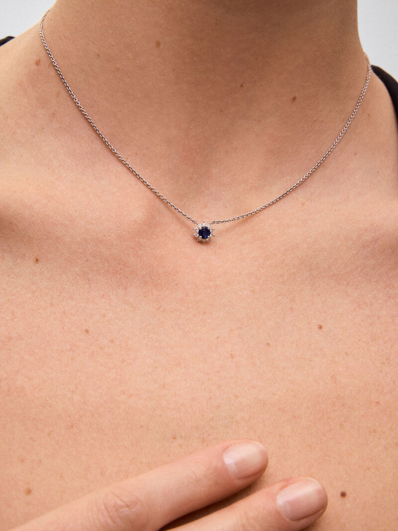 18K white gold pendant with a brilliant-cut blue sapphire of 0.37 cts and 10 brilliant-cut diamonds with a total of 0.14 cts in the shape of a star image number 0
