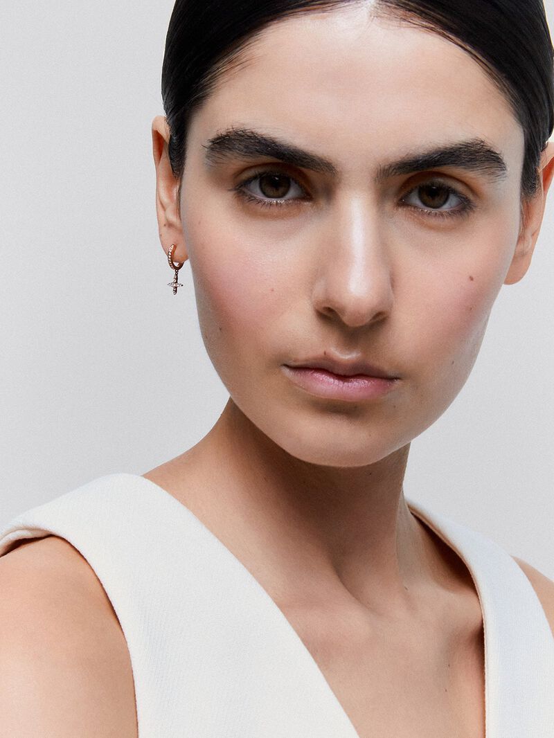 Individual hoop earring with hanging star in 18K rose gold with diamonds. image number 3