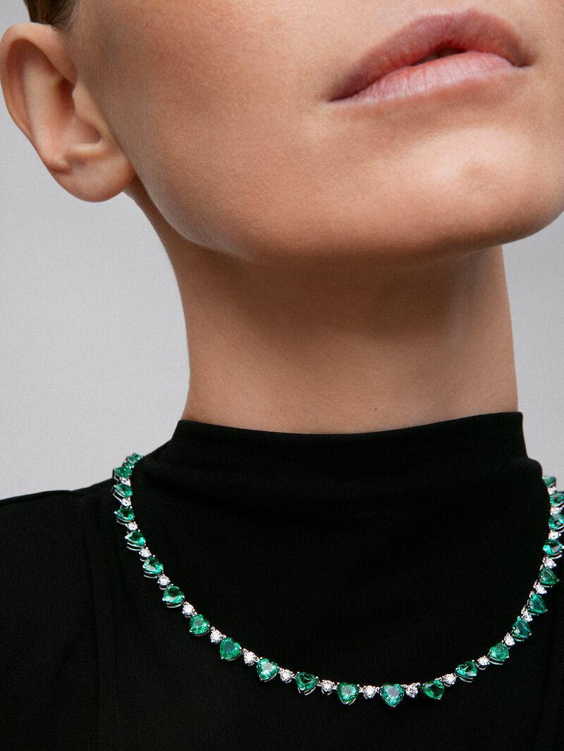 18K white gold necklace with green and bright emeralds of 19.54 cts and white diamonds in 2.76 cts bright size image number 3