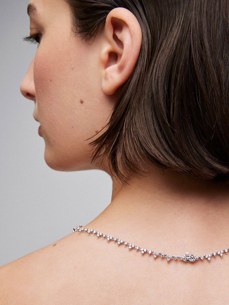 18K white gold rivière necklace with 25 pear-cut blue sapphires with a total of 7.12 cts and 210 brilliant-cut diamonds with a total of 6.13 cts image number 5