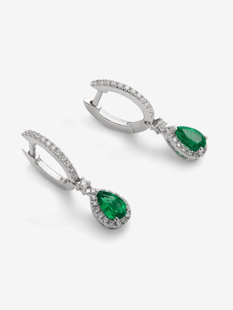 18K white gold earrings with 2 pear-cut emeralds with a total of 0.8 cts and brilliant-cut diamonds with a total of 0.32 cts image number 2