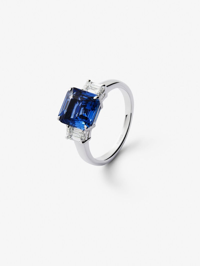 18K white gold triple ring with emerald-cut blue sapphire of 4.07 cts and 2 emerald-cut diamonds with a total of 0.81 cts image number 0