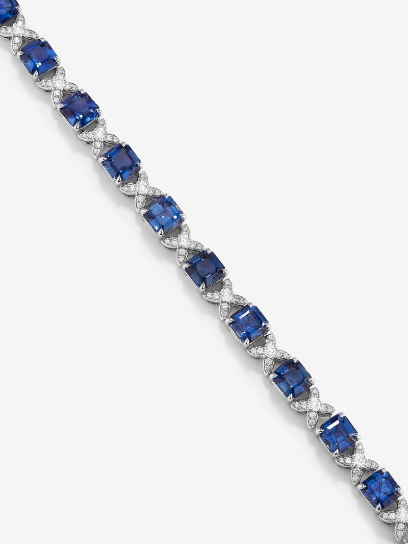 18K white gold bracelet with blue sapphiros in octagonal size of 16.86 cts and white diamonds in 1.32 cts image number 2
