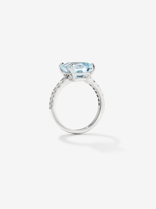 18 kt white gold ring with Sky blue topaz and diamonds, SO22088-OBDSKY11X9_V