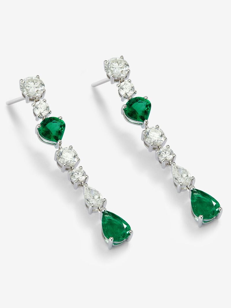 18K white gold pending with green emeralds in pear size of 3.3 cts and white and bright white diamonds of 2.15 cts image number 2