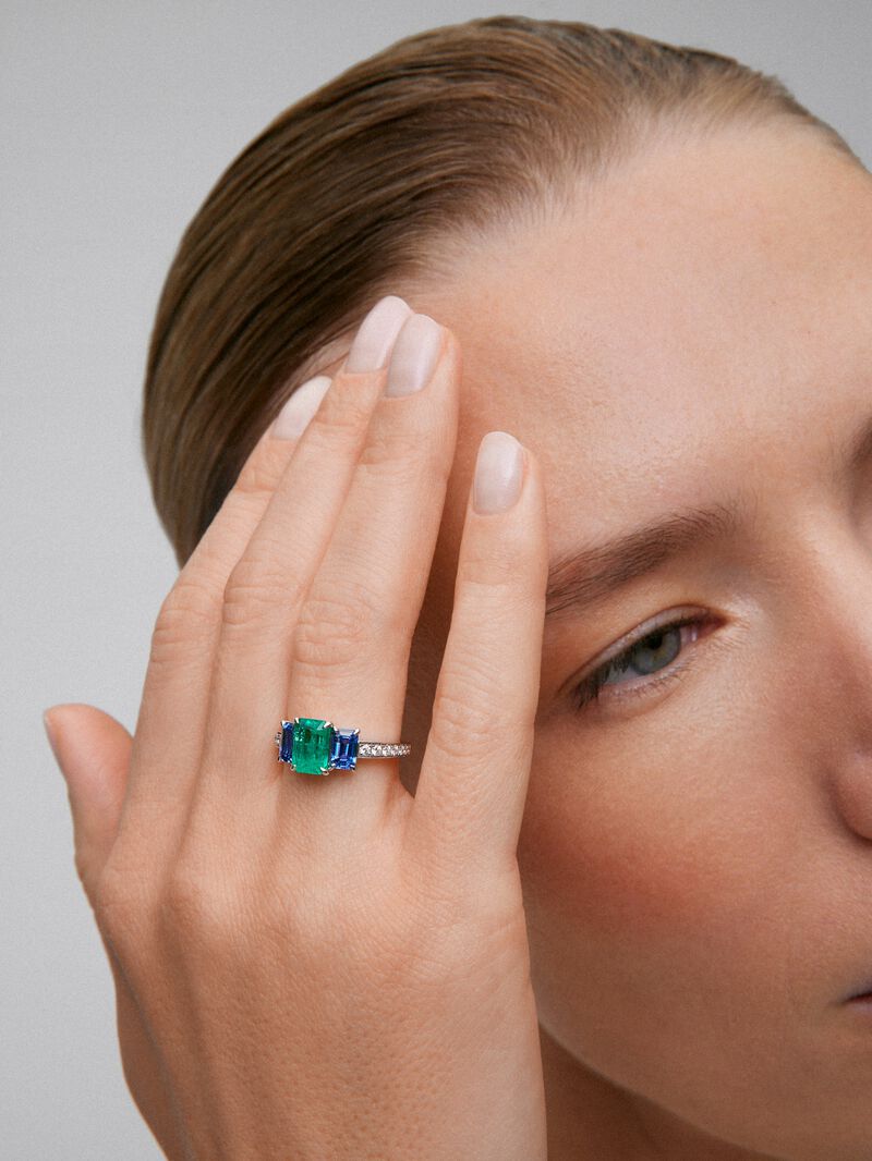 18K White Gold Doing Ring with Green Esmerald in Octagonal Size 1.88 cts, Blue Sapphires in Octagonal Size 1.14 cts and white diamonds in bright size image number 1