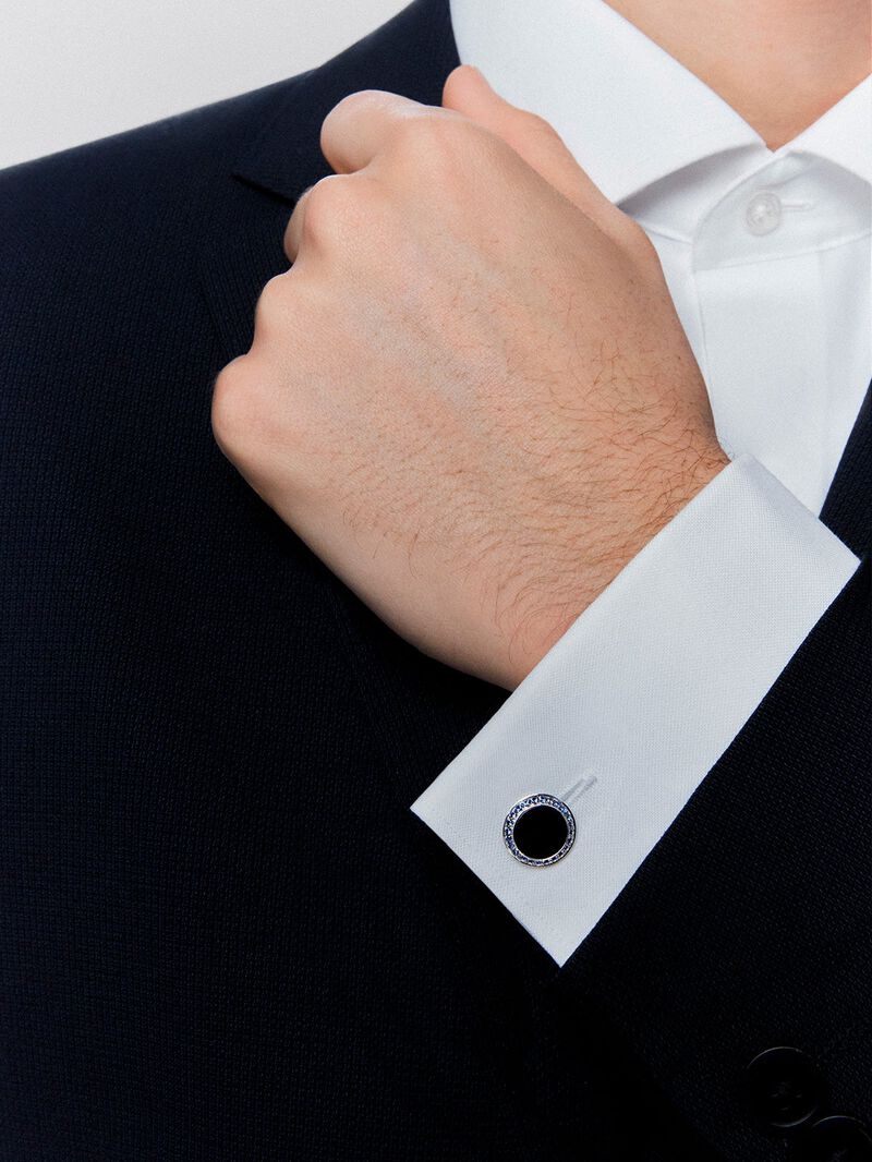 925 silver cufflinks with 2 onyx with a total of 4.24 cts and 48 brilliant-cut blue sapphires with a total of 0.68 cts image number 3