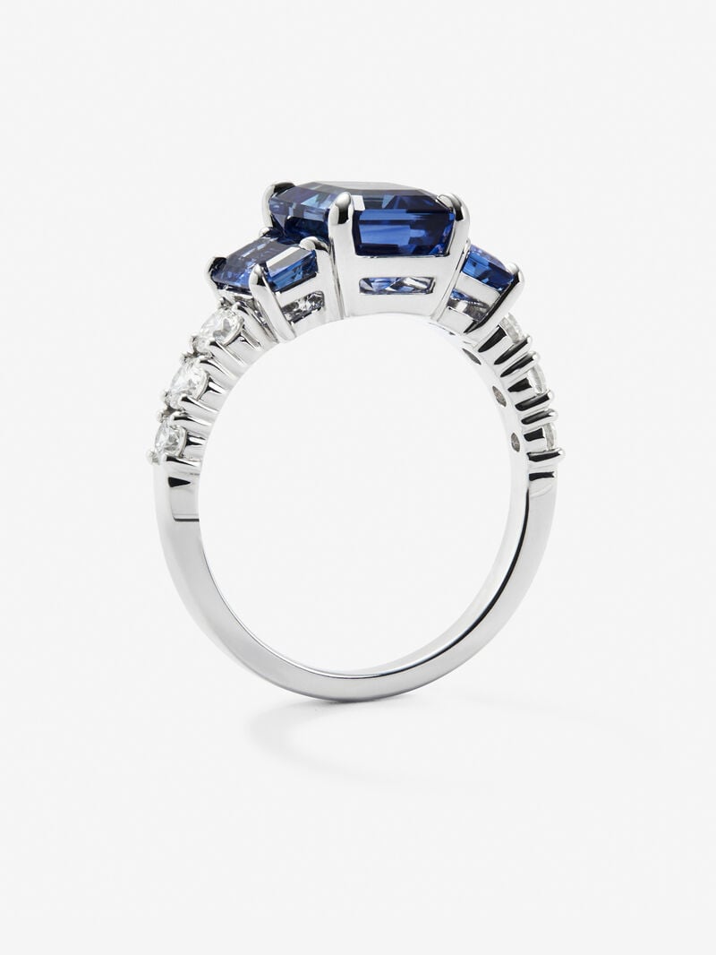 18K white gold triple ring with 3 octagonal-cut blue sapphires with a total of 4.48 cts and 6 brilliant-cut diamonds with a total of 0.42 cts image number 4