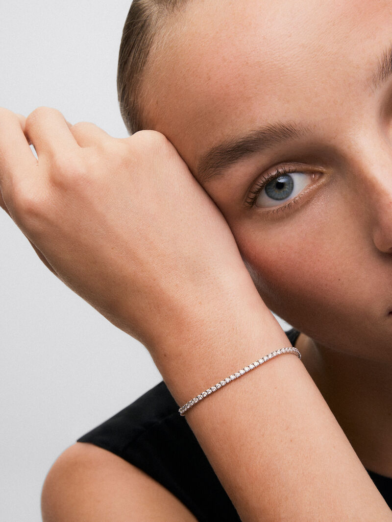 18K white gold riviere diamond bracelet image number 3