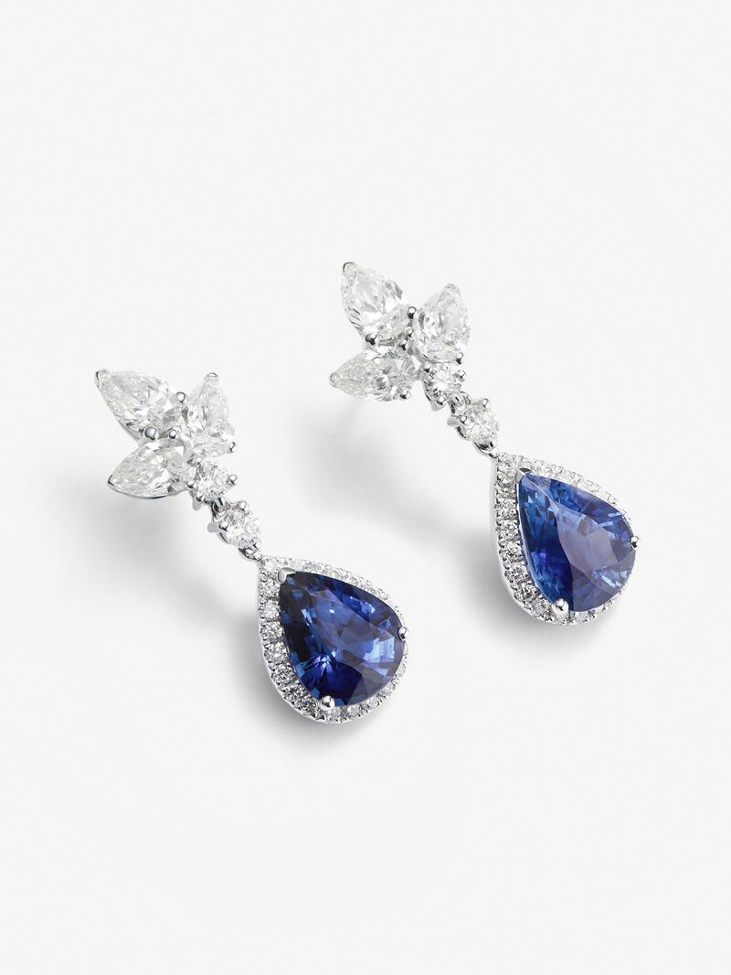 18K white gold earrings with 2 pear-cut royal blue sapphires with a total of 3.35 cts and 52 pear-cut and brilliant-cut diamonds with a total of 1.71 cts image number 2