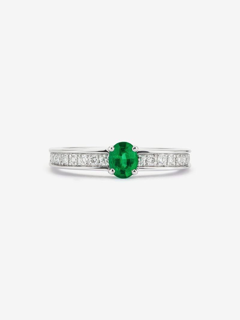 18K white gold ring with oval-cut emerald of 0.32 cts and 22 brilliant-cut diamonds with a total of 0.15 cts image number 1
