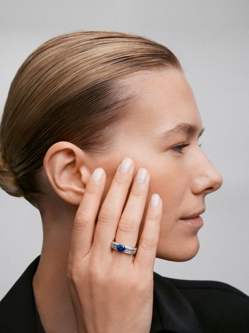 18K White Gold Ring with Royal Blue Zafiro in 1.56 cts and white diamonds in 0.71 cts image number 3