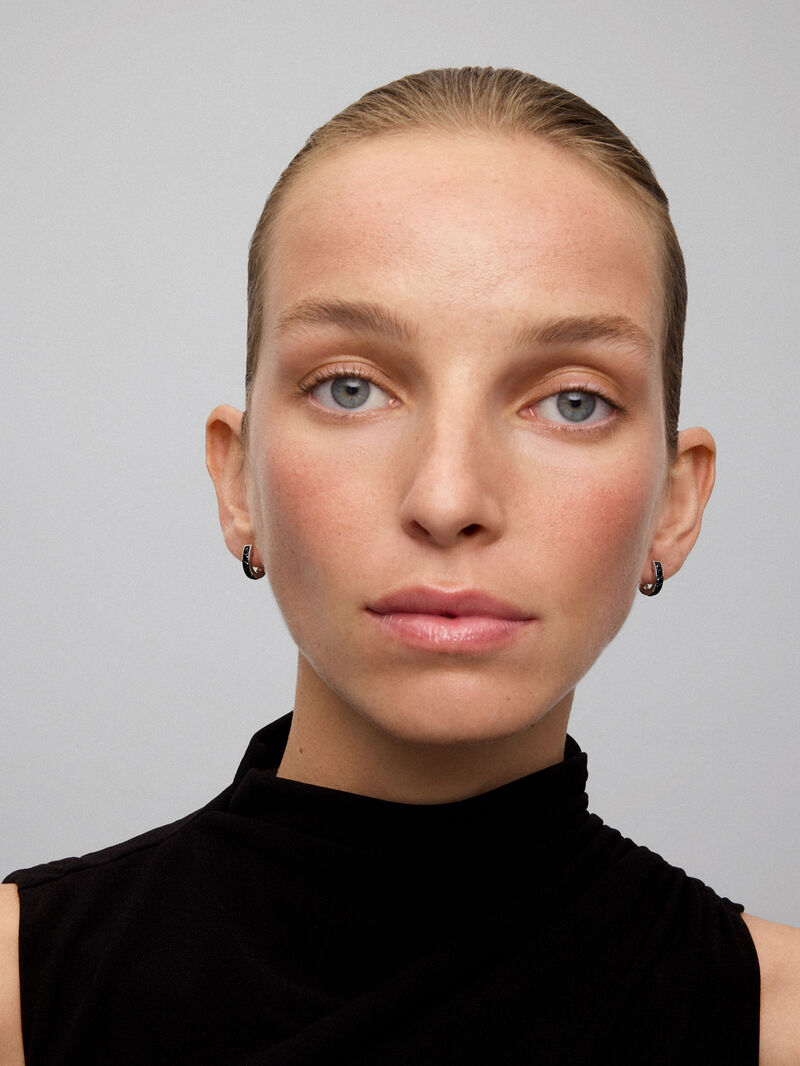 925 silver hoop earrings with black spinels image number 3