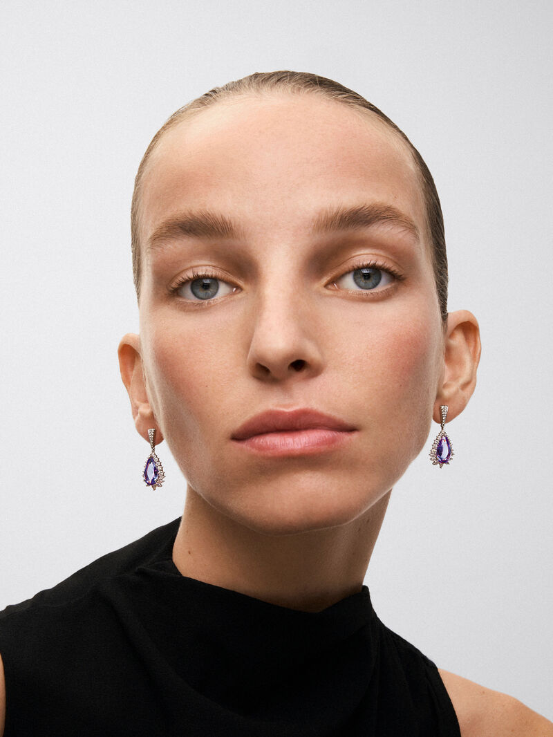 18kt white gold teardrop earrings with pear cut pink sapphires of 7.62 carats and diamonds. image number 0