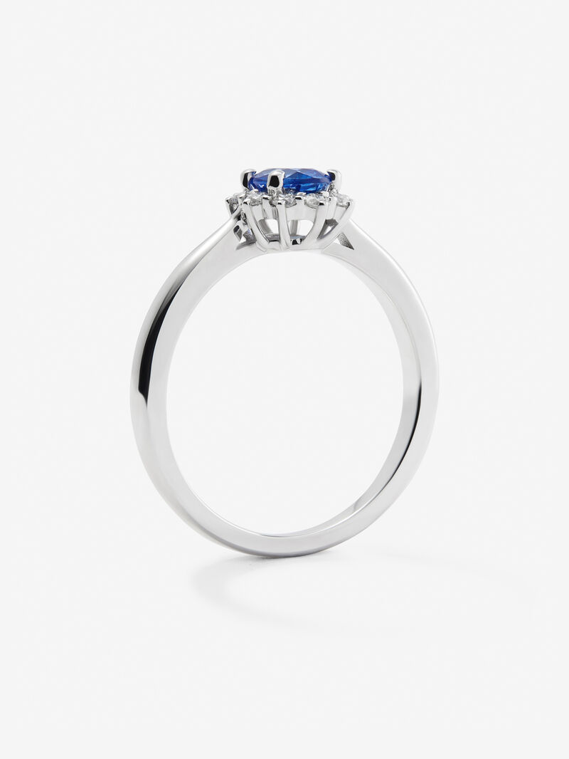 18K white gold ring with oval-cut blue sapphire of 0.3 cts and brilliant-cut diamonds with a total of 0.17 cts image number 3