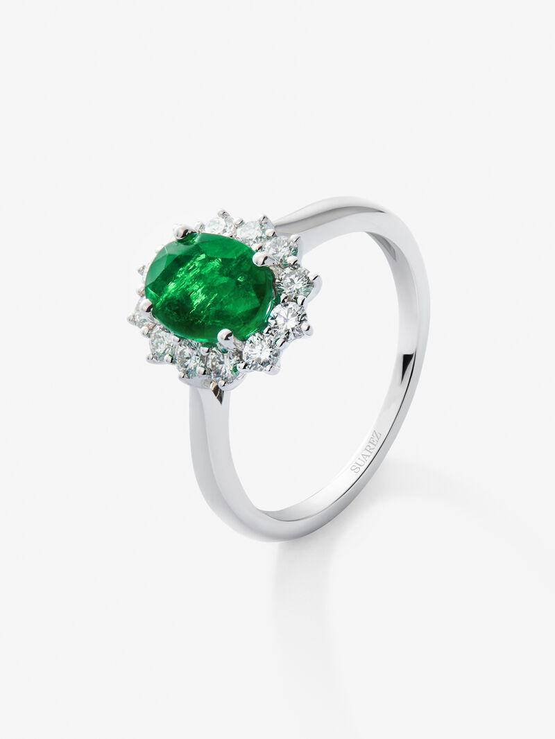 18K white gold ring with oval-cut emerald of 0.59 cts and 12 brilliant-cut diamonds with a total of 0.21 cts image number 0