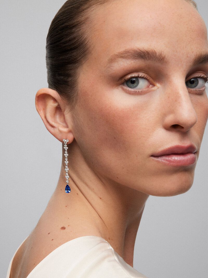 18K white gold earrings with blue zafiros in 2.63 cts and white diamonds in bright 2.12 cts image number 3