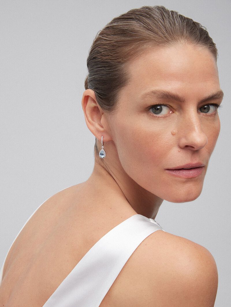 Hoop earrings with 18K white gold pendant featuring aquamarine and diamond. image number 0