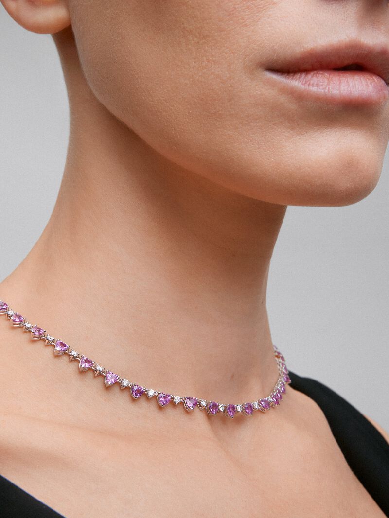 18K white gold necklace with 23 heart-cut pink sapphires with a total of 17.29 cts, 37 brilliant-cut diamonds with a total of 5.5 cts and 22 brilliant-cut diamonds with a total of 2.26 cts image number 3