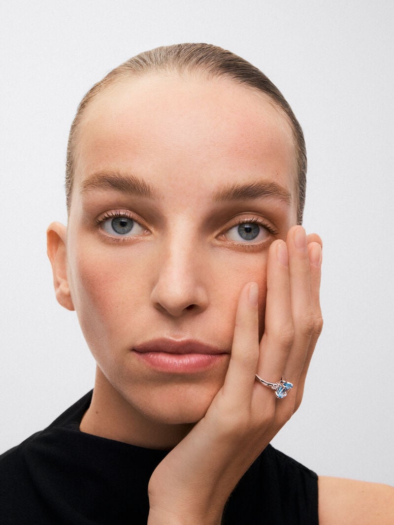 925 silver triple ring with oval-cut sky blue topaz of 3.78 cts and 2 brilliant-cut diamonds with a total of 0.11 cts image number 2