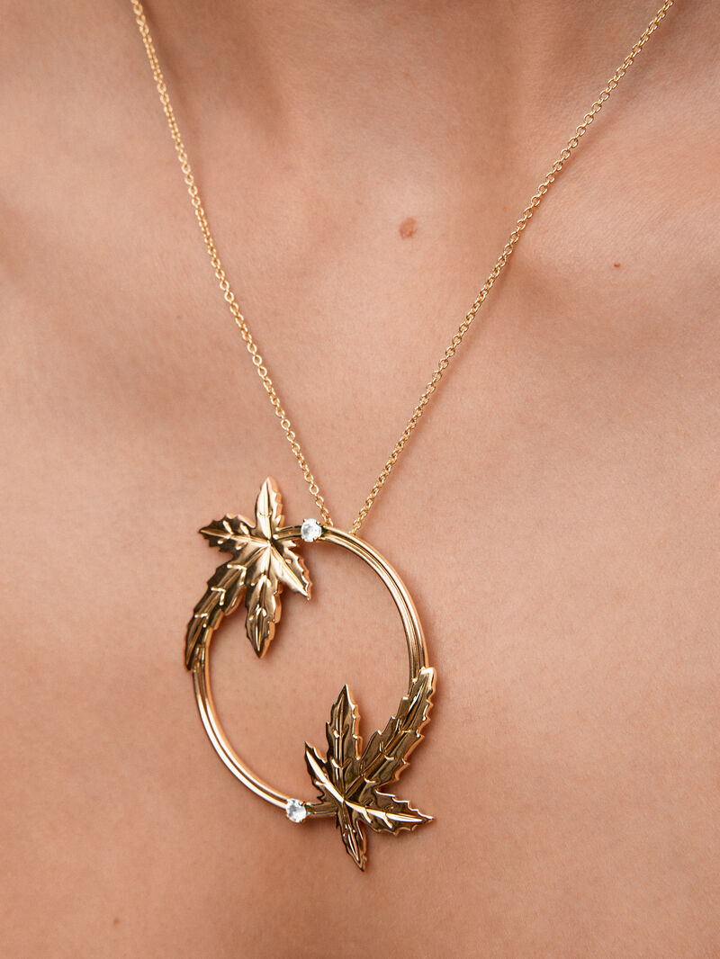 Maple Leaf 18K Yellow Gold Pendant with Diamonds image number 3