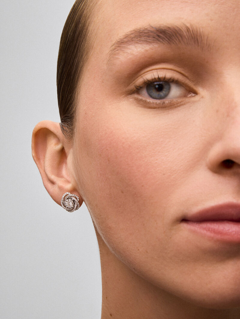 18K White Gold Flower Earrings with Diamonds image number 3