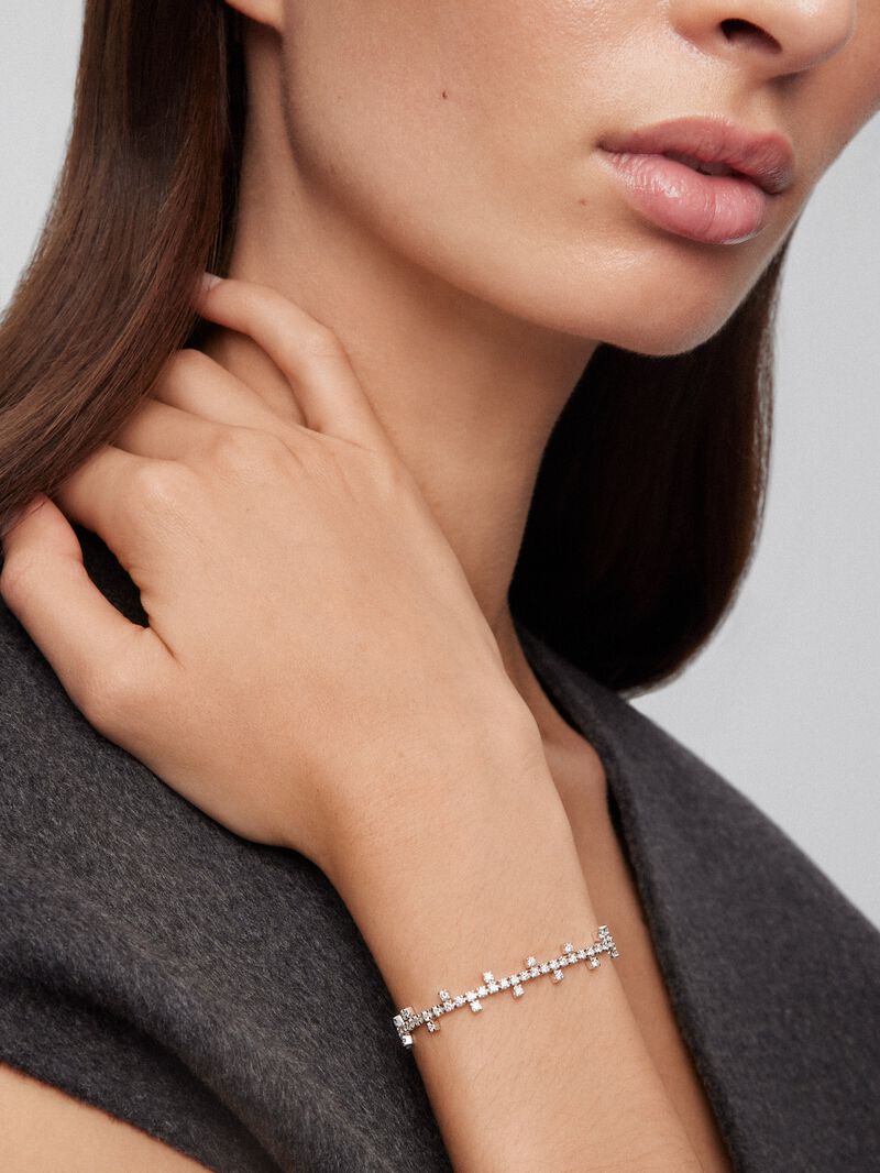 Semi -rigid 18k white gold bracelet and diamond image number 1