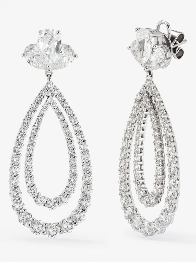 18K white gold earrings with 120 brilliant-cut diamonds with a total of 4.49 cts and 6 pear-cut diamonds with a total of 3.42 cts image number 0