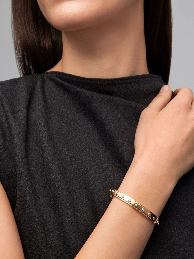 Rigid 18K yellow gold bracelet with 11 brilliant-cut diamonds with a total of 0.36 cts image number 1