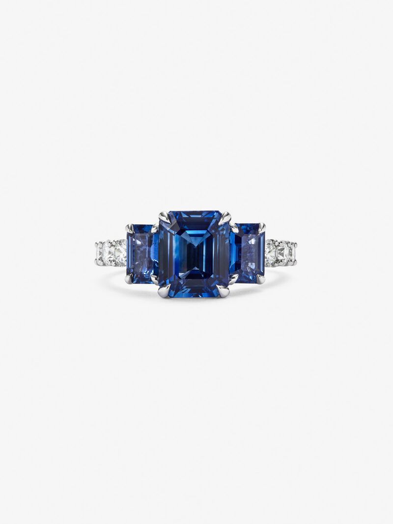 18K white gold triple ring with 3 octagonal-cut blue sapphires with a total of 4.48 cts and 6 brilliant-cut diamonds with a total of 0.42 cts image number 2