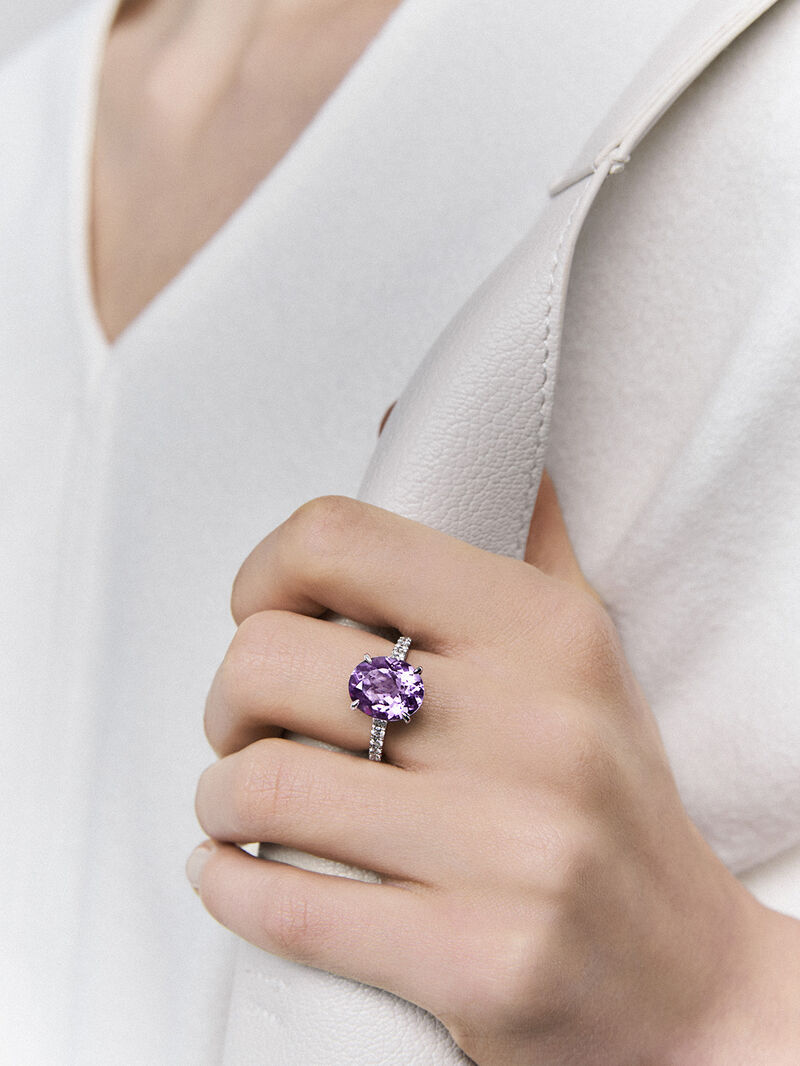 18K white gold ring with diamond and amethyst image number 3