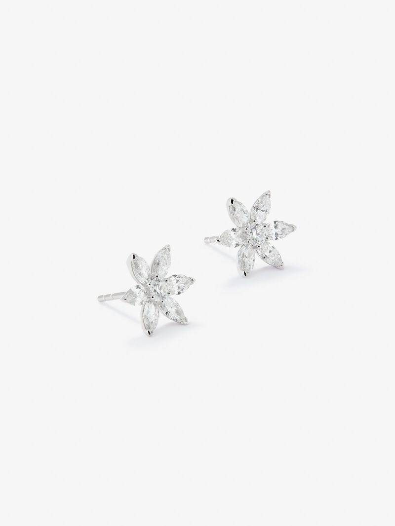 18k White Gold Flower with Diamonds image number 2