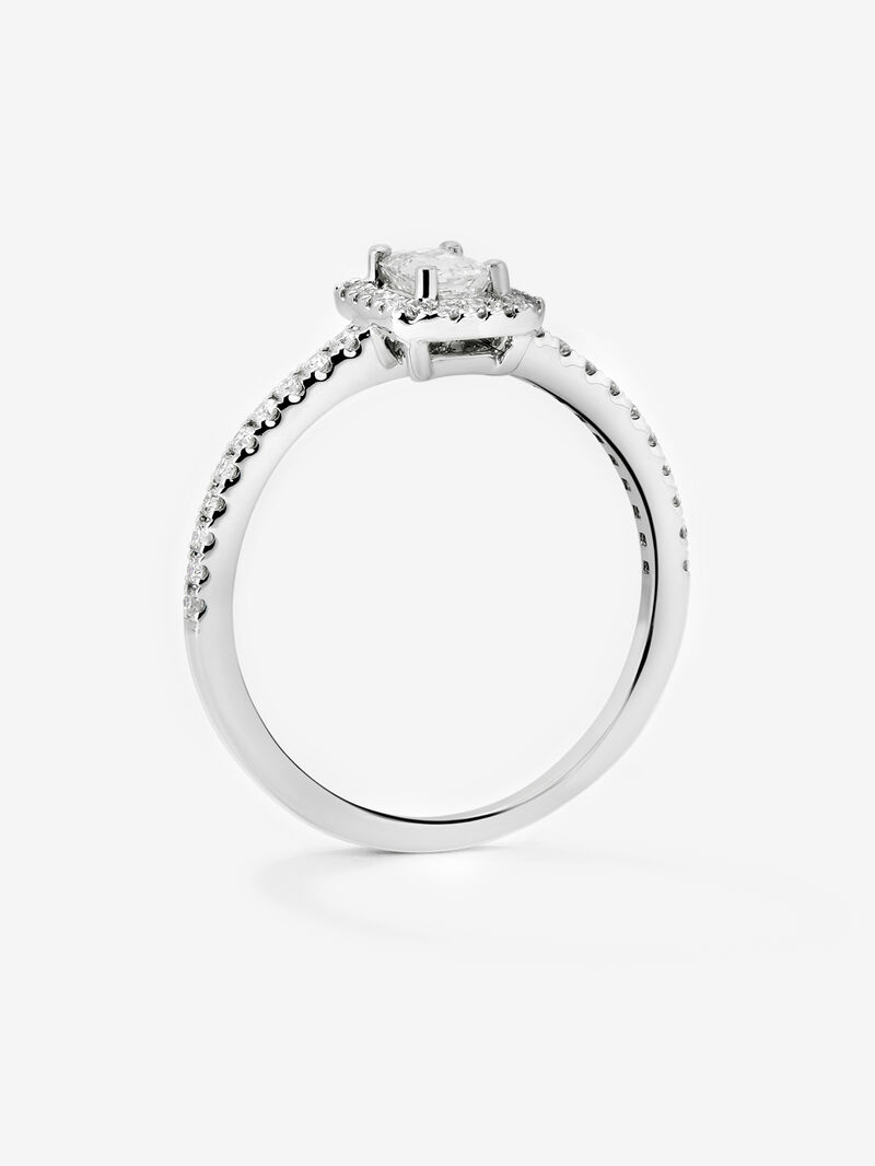 Anillo de oro blanco de 18K con diamantes en talla esmeralda de 0,3 cts y 38 en talla brillante con un total de 0,22 image number 2