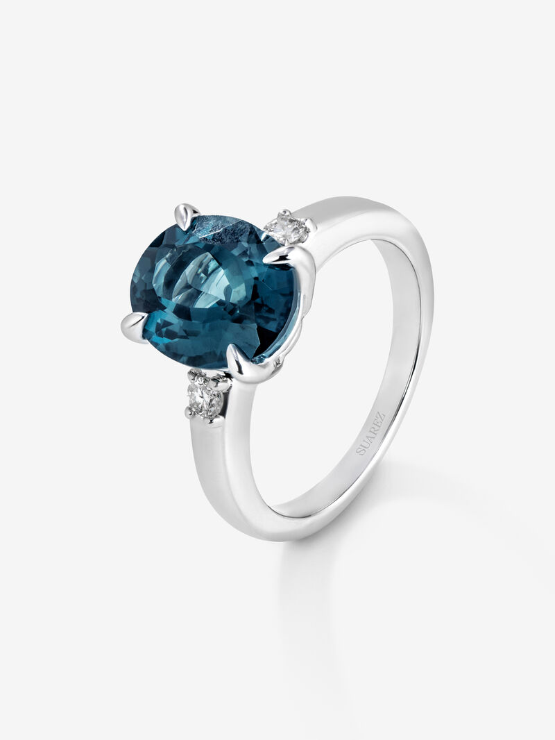 928 Silver triplet ring with topaz and diamonds image number 0