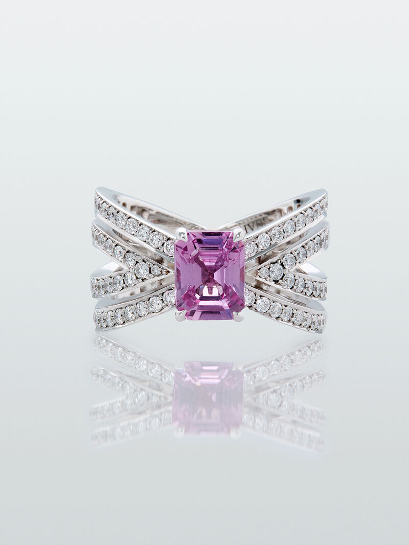 18K white gold multi-arm ring with octagonal-cut pink sapphire of 1.62 cts and brilliant-cut diamonds with a total of 1.11 cts image number 2