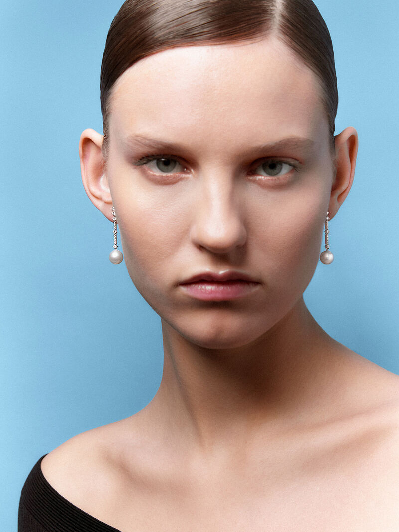 18k white gold pendant earring with Australian pearl and diamond. image number 2