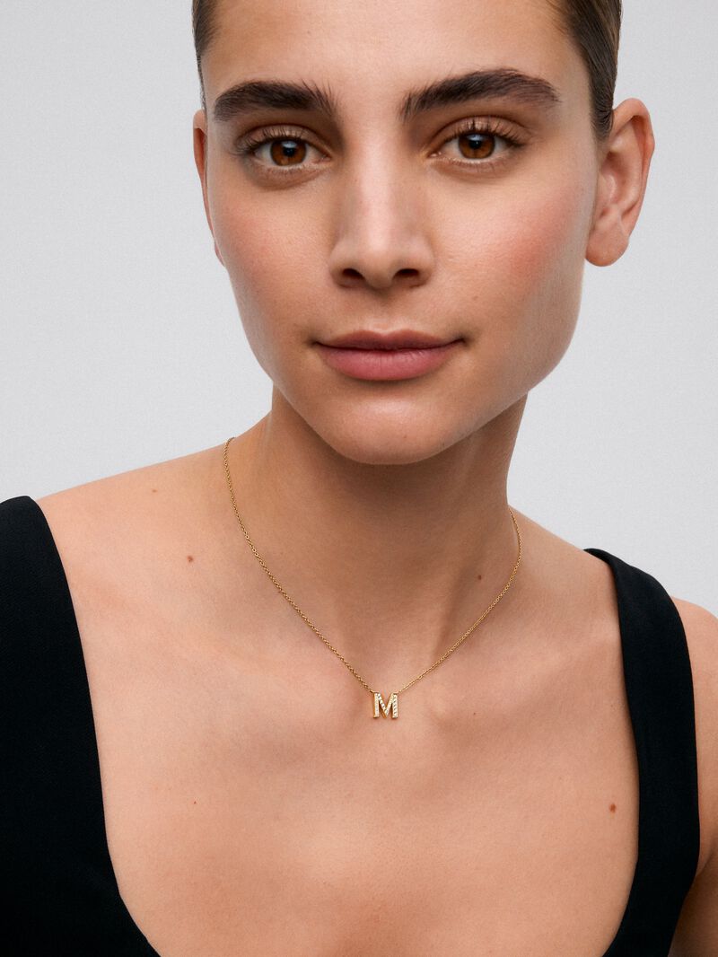 18K yellow gold pendant with letter C and 12 brilliant-cut diamonds with a total of 0.14 cts image number 1