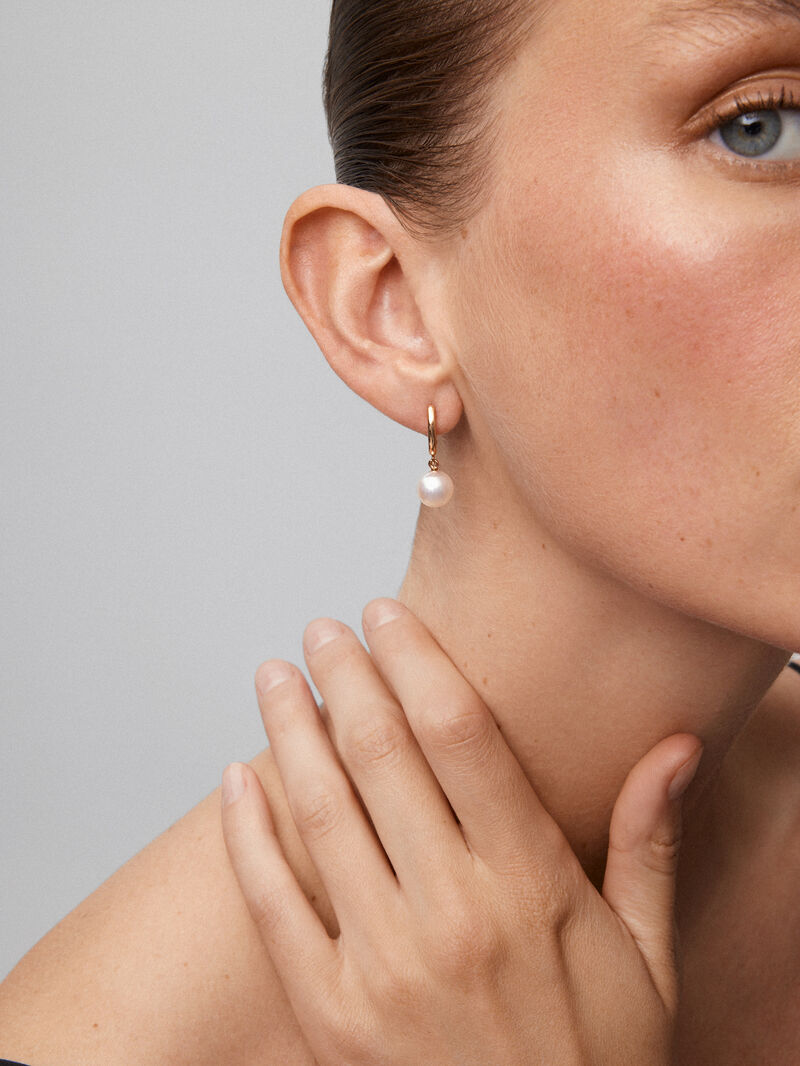 18K rose gold earrings with 2 8.5mm akoya pearls image number 3