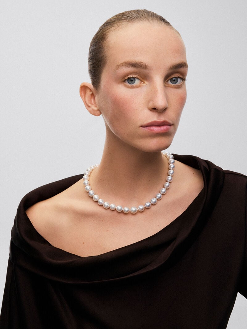 Australian Pearl Pendant with 18K White Gold Clasp image number 3