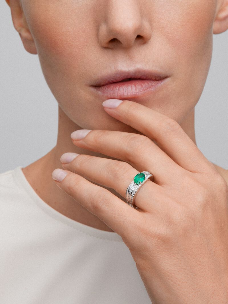 18K white gold ring with green emerald in oval size of 0.91 cts and white diamonds in bright size and 0.74 cts bag image number 1